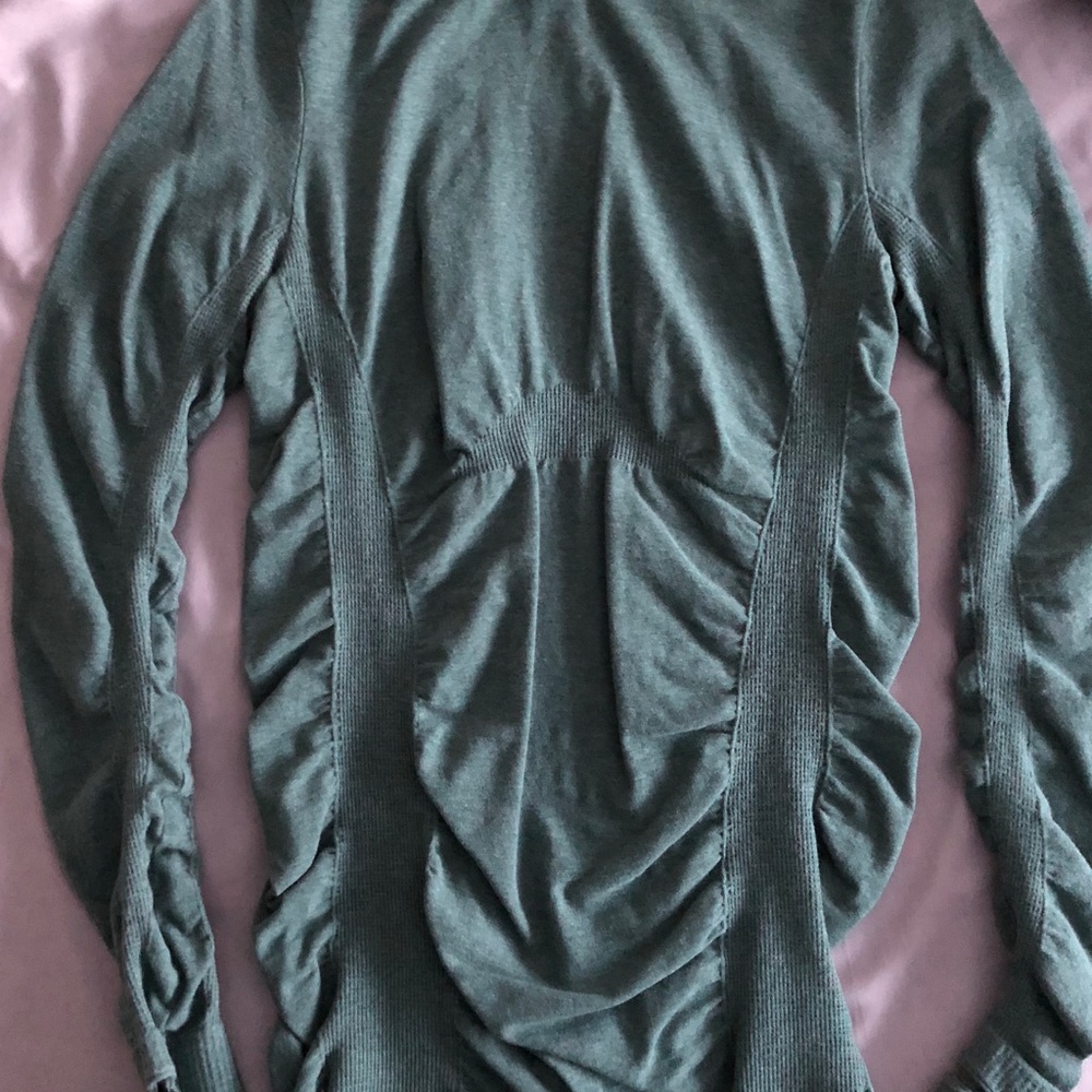 Athleta long sleeve fitted shirt- heather green